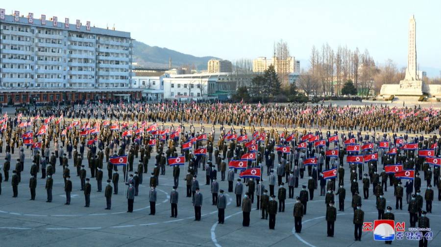 Северокорейцы массово пошли в армию из-за 
