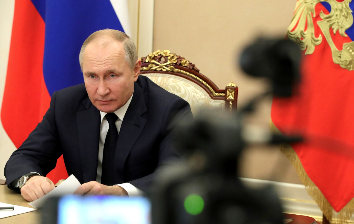 Путин: Запад не смог разрушить экономику России, но успокаиваться нельзя