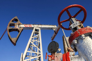 Новак: РФ продлевает добровольное сокращение добычи нефти до конца июня
