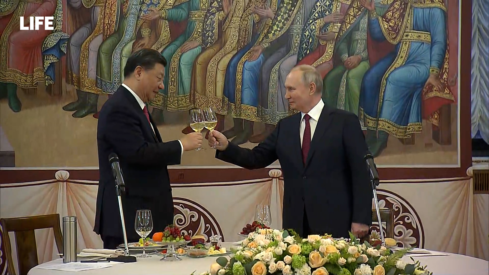 Путин на обеде с китайской делегацией поднял бокал 