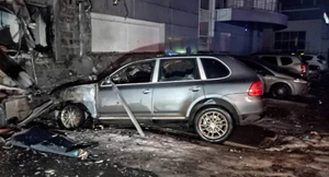 В Екатеринбурге вспыхнувший Porsche поджёг бизнес-центр
