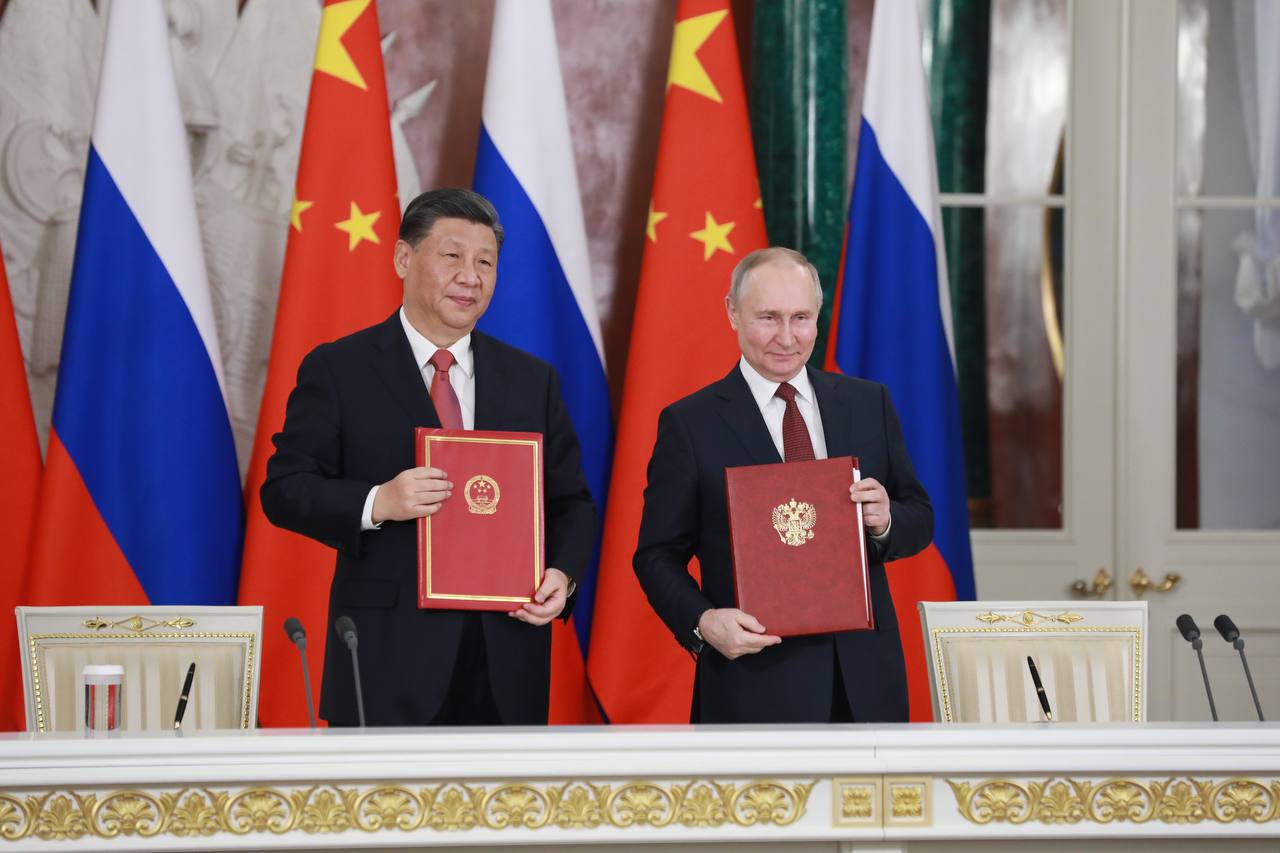 Си Цзиньпин заявил, что рассчитывает на поддержание тесных контактов с Путиным