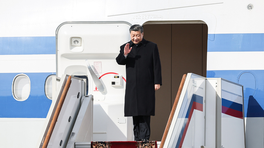 <p>Прилёт председателя КНР Си Цзиньпина в Москву. Обложка © ТАСС / Сергей Савостьянов</p>