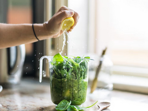 Диетолог назвала 4 вида зелени, которые точно достойны побывать в вашем салате