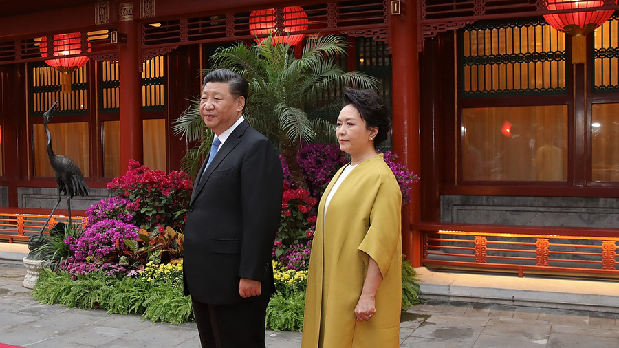 Президент Китая Си Цзиньпин и его жена Пэн Лиюань. Обложка © Getty Images / Lintao Zhang