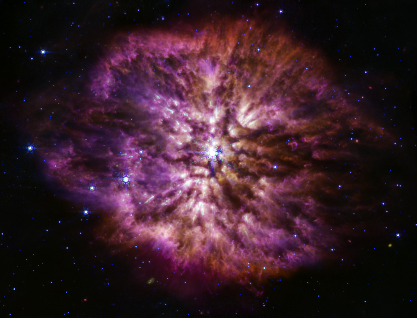 Звезда WR 124 на снимке телескопа "Джеймс Уэбб" в среднем инфракрасном диапазоне. Фото © NASA