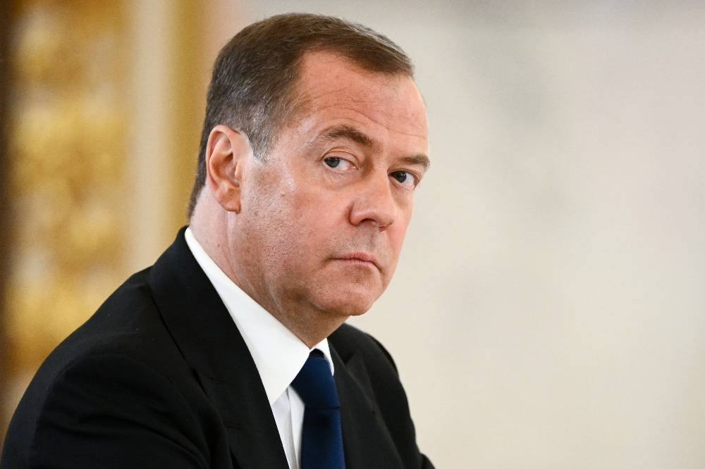 Медведев приравнял арест Путина за рубежом к объявлению войны