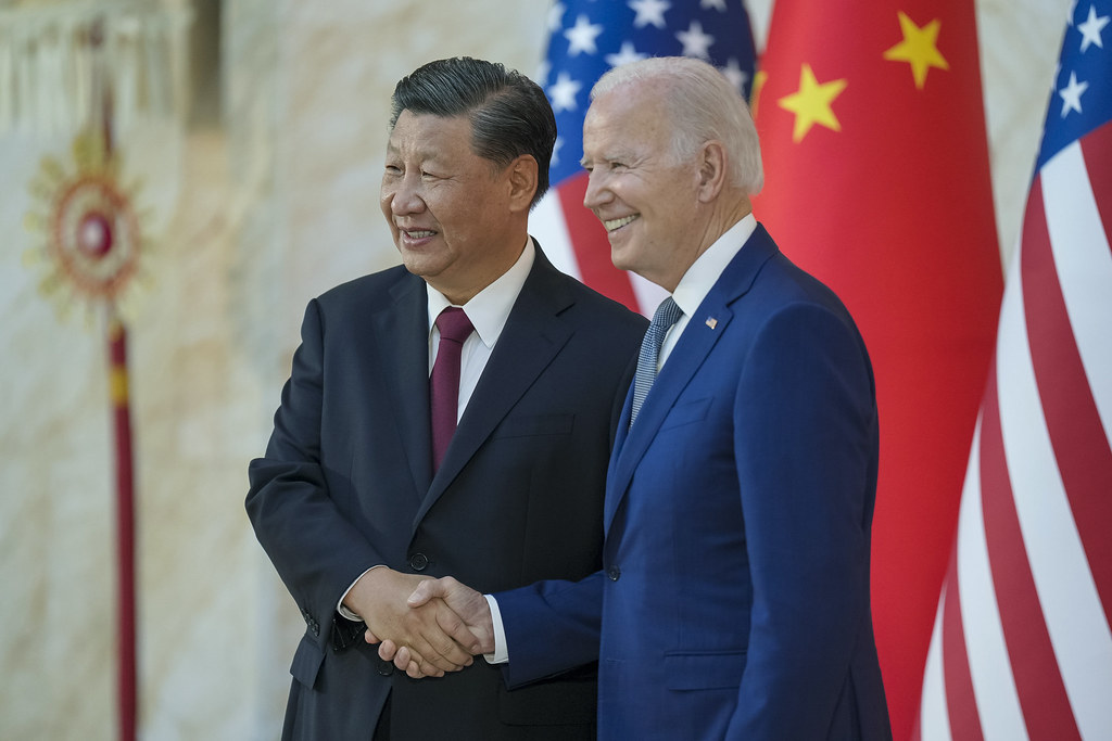 США хотят организовать разговор Байдена с Си Цзиньпином