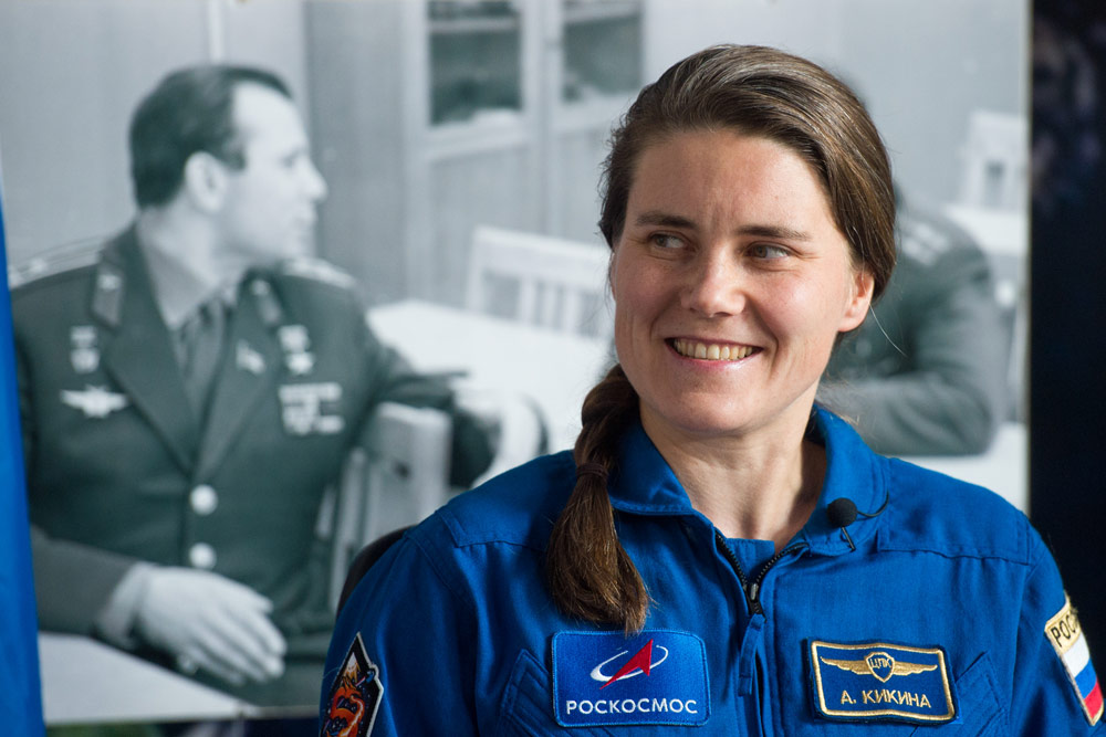 Наш скафандр свободнее: Космонавт Анна Кикина сравнила Crew Dragon и 