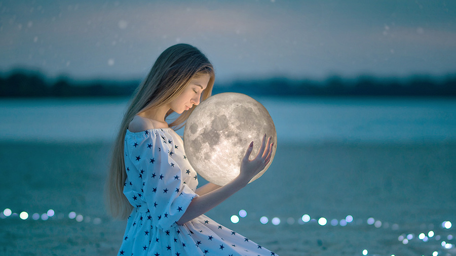 Женщинам лунный календарь может помочь в анализе личной жизни © Shutterstock