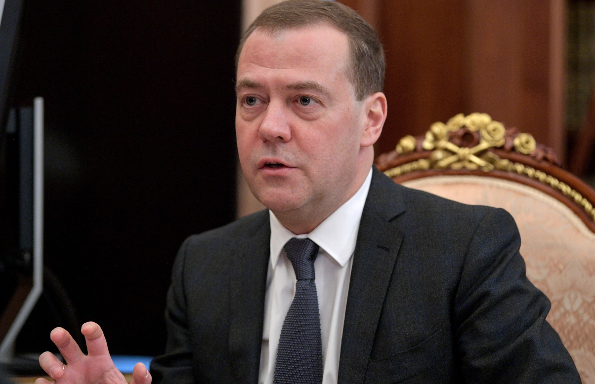 Медведев заявил, что Россия заинтересована в мирном разрешении конфликта на Украине