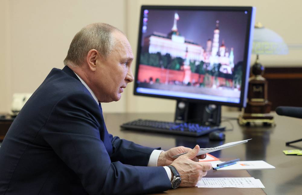 Путин обсудил с Совбезом РФ развитие электронной промышленности