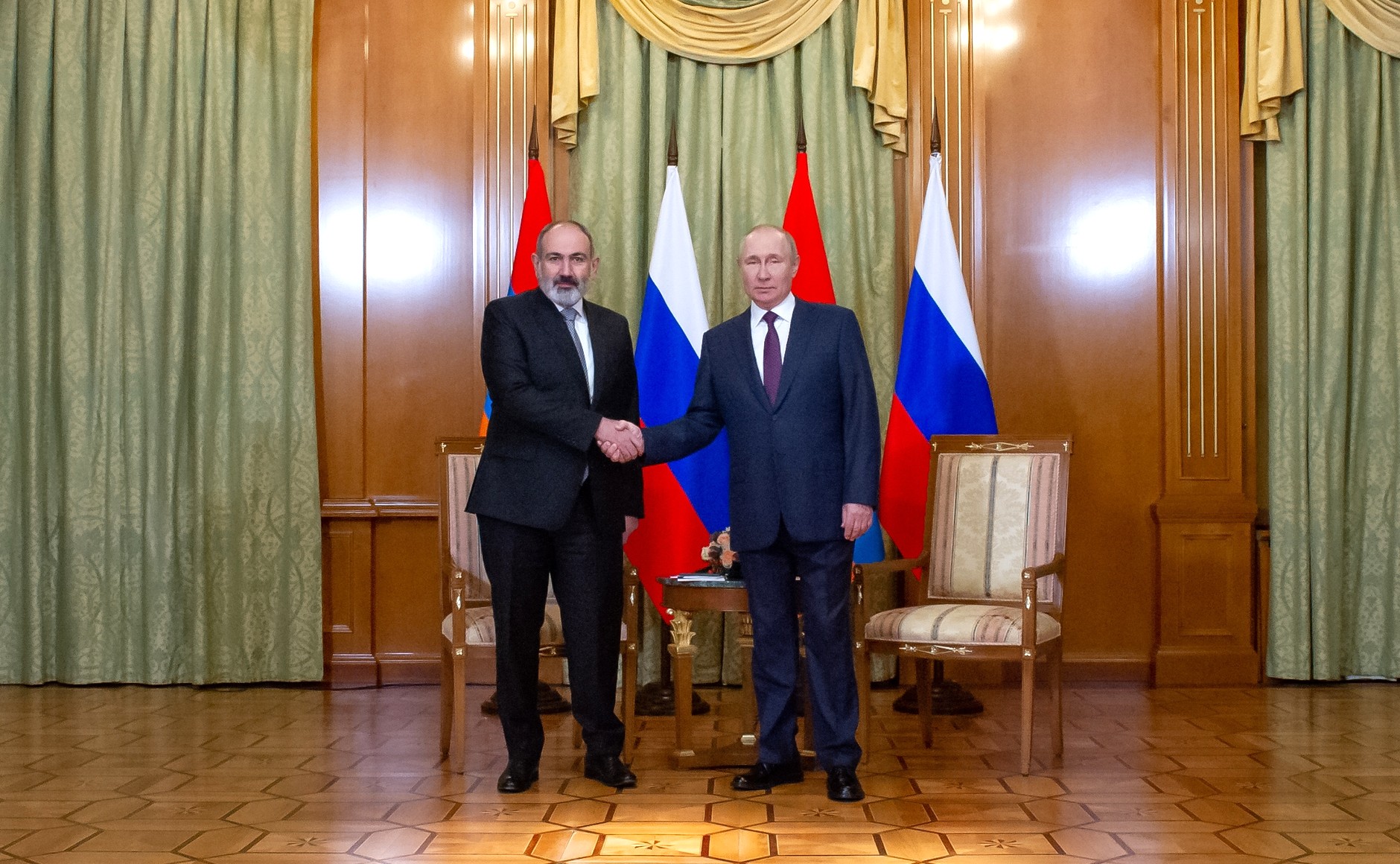 Кремль обсудит с Ереваном угрозу 