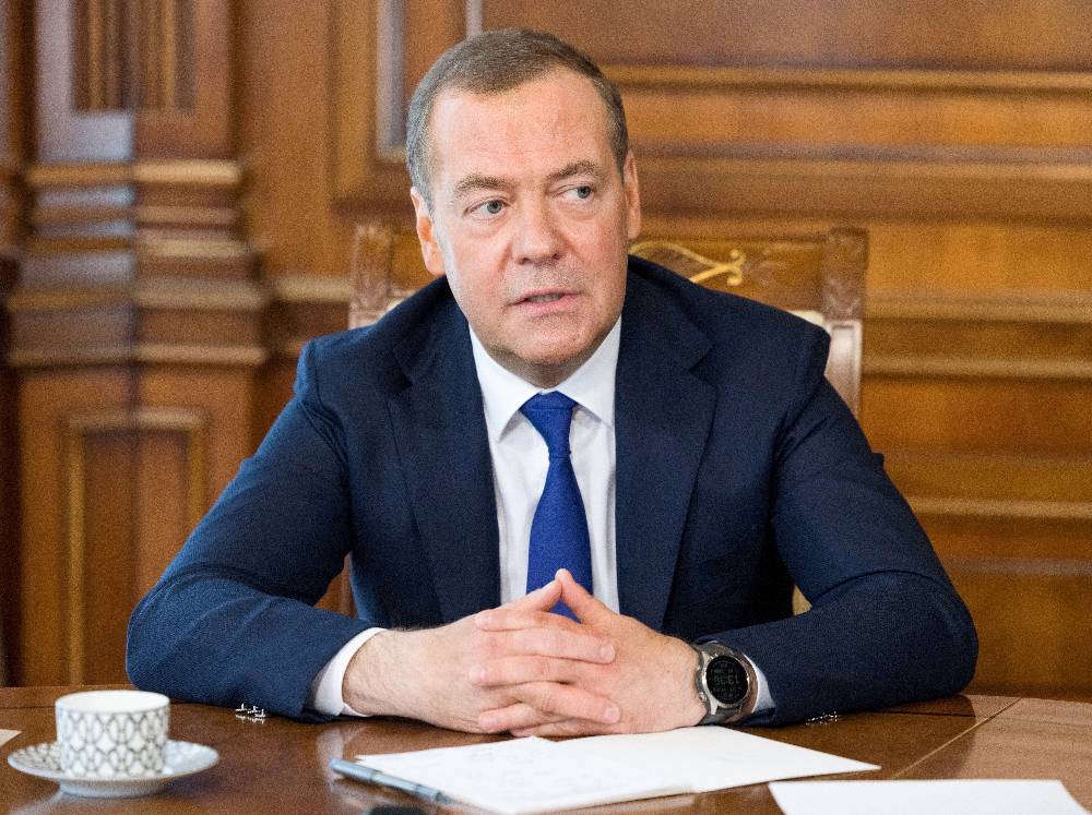 Медведев: Россия заинтересована в разрешении конфликта на Украине через переговоры