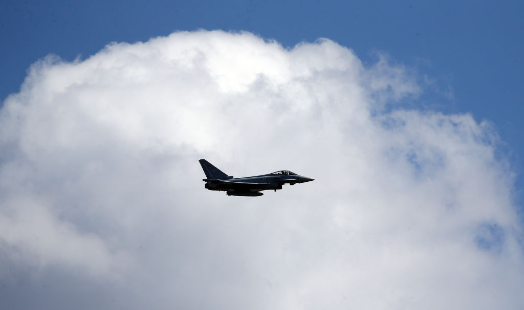 Британский самолёт-шпион под охраной двух истребителей подлетел к Крыму