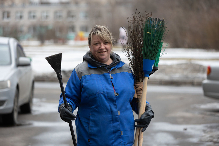 Сотрудница ЖКС № 2 Фрунзенского района Ольга Ракова. Фото © "Петербургский дневник" / Дмитрий Фуфаев