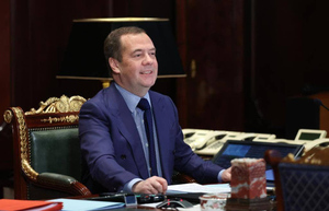 Медведев посоветовал скачивать у "правильных пиратов" западные фильмы и музыку