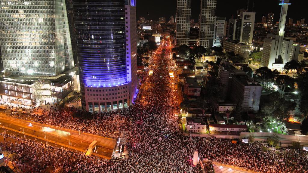 Акция протеста в Тель-Авиве. Фото © Twitter / NTarnopolsky