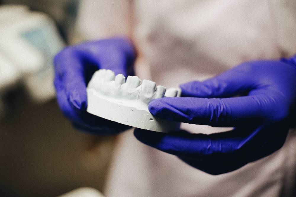 The Mirror: Британец поехал лечить зуб в Киев из-за цен на услуги стоматолога на родине