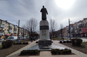 В Полтаве вандалы осквернили памятники Ватутину и Зыгину