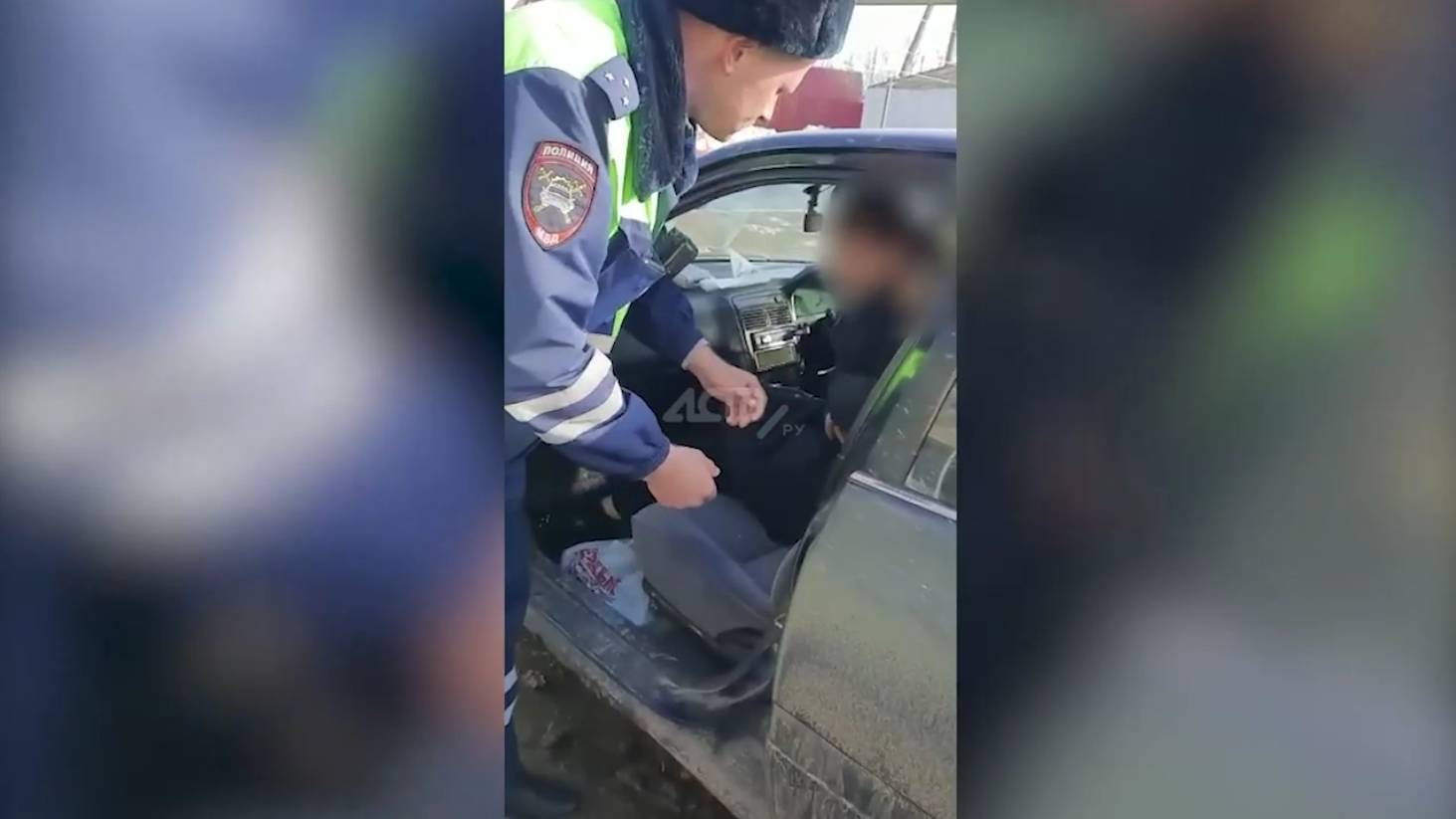 "Ушли отсюда бегом!": Девочка-подросток за рулём авто на Сахалине обматерила сотрудников ГИБДД