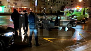 Полиция выясняет обстоятельства странного ДТП с тараном на западе Москвы
