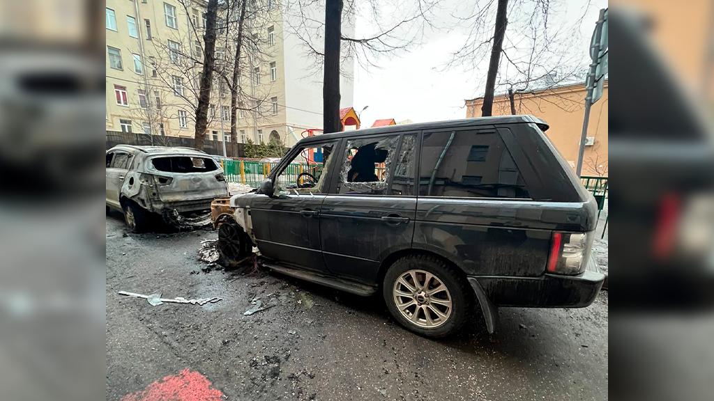 Последствия поджога Range Rover в Москве. Фото © VK / Басманное самоуправление rriqudiudiru