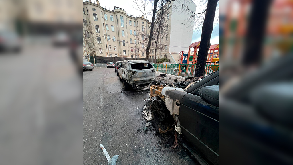 Последствия поджога Range Rover в Москве. Фото © VK / Басманное самоуправление