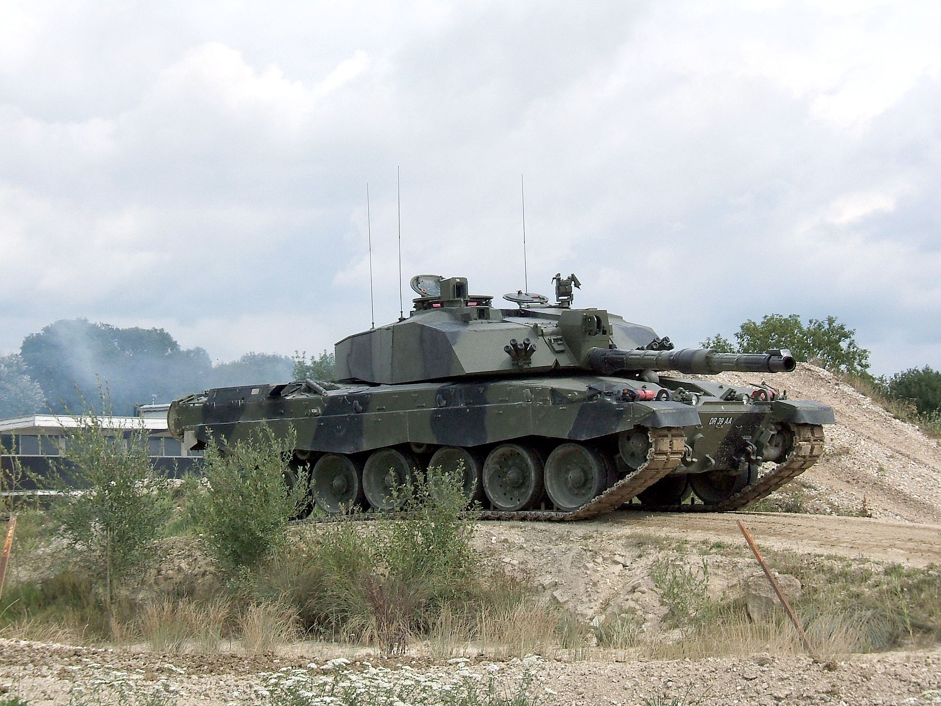 Украинские танкисты закончили обучение на танках Challenger 2 в Великобритании