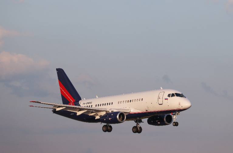 Вылетевший из Нижнего Новгорода в Москву самолёт подал сигнал бедствия и возвращается