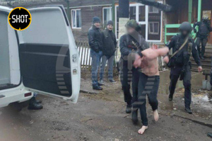 В Коми мужчина напился и стал выгонять из дома соседей, угрожая взорвать гранату