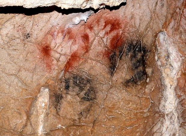Наскальные изображения рук в пещерах Гаргас. Фото © decouvertes.fr