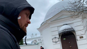 Чемпион мира по боксу Усик пришёл в Киево-Печерскую лавру перед выселением монахов УПЦ