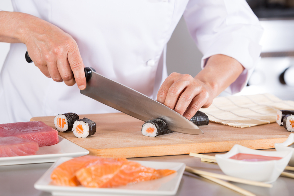 Это вообще были не роллы: Шеф-повар из Японии рассказал, что не так в роллах "Филадельфия" и прочих псевдовосточных блюдах