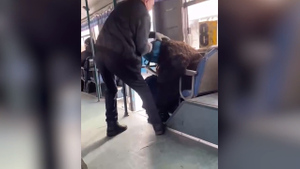 В Комсомольске-на-Амуре водитель вышвырнул бабушку из автобуса