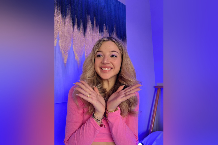 Аня Покров. Обложка © t.me / pokrov90avocado