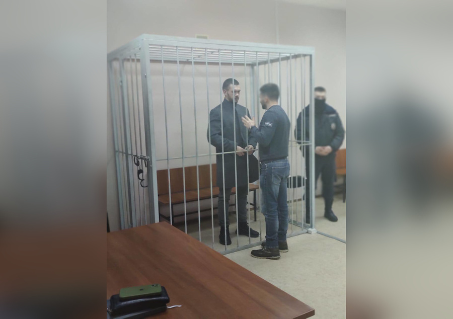 Обвиняемый в убийстве создателя "Спутника V" Алексей Змановский в зале суда. Фото © Telegram / Mash