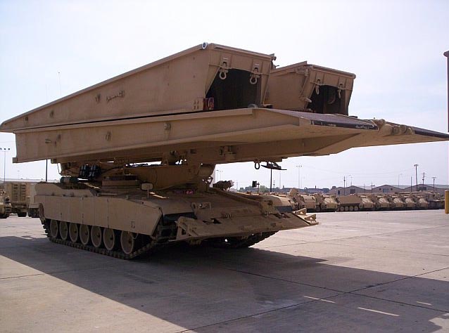 Мостоукладчик на базе танка Abrams. Фото © Wikipedia / U.S. Army