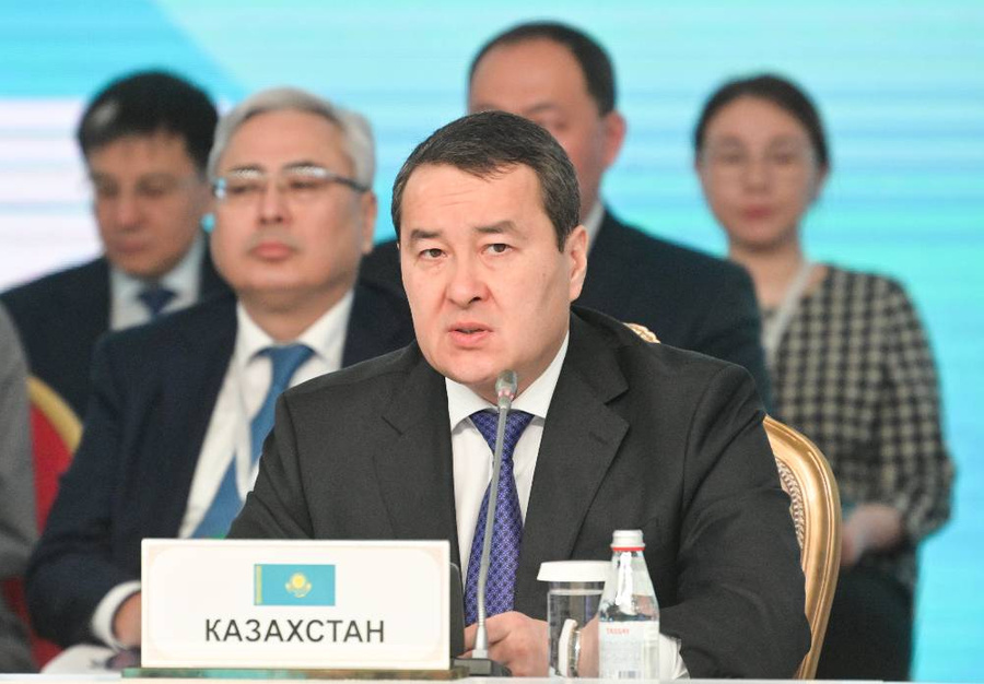 Алихан Смаилов. Обложка © ТАСС / POOL / Александр Астафьев