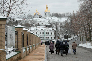 Песков: Москва решительно осуждает попытки выселения монахов из Киево-Печерской лавры