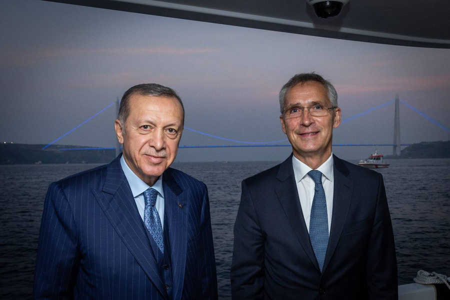 Турецкий лидер Реджеп Тайип Эрдоган и генеральный секретарь НАТО Йенс Столтенберг. Обложка © Twitter / jensstoltenberg