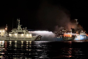 12 человек сгорели в страшном пожаре, охватившем пассажирское судно на Филиппинах