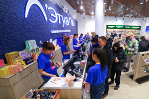 Бунт в "Л'Этуаль": Сотрудники магазина объявили "итальянскую забастовку" из-за рабского труда