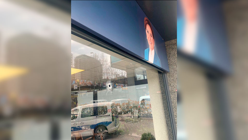 В Стамбуле обстреляли офис оппозиционной партии