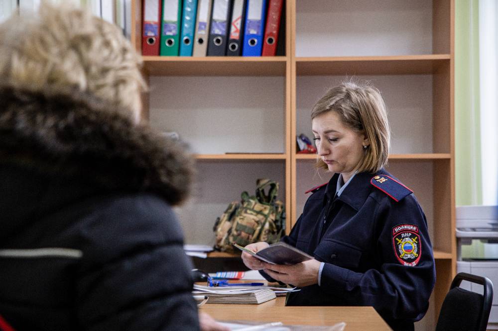 Россияне стали чаще менять фамилию. Юрист объяснил почему