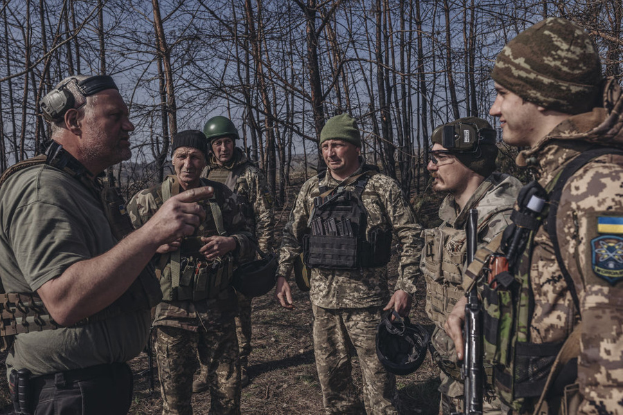 Инструктаж украинских военных. Фото © Getty Images / Diego Herrera Carcedo / Anadolu Agency