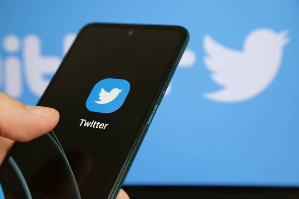 Выручка Twitter упала на 40% после прихода Маска