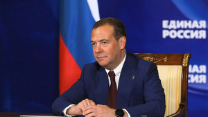 Медведев пообещал "салют из "Калибров" немецкому танковому заводу на Украине