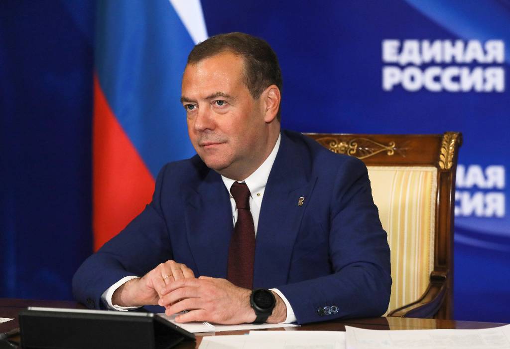 Медведев пообещал салют из Калибров немецкому танковому заводу на Украине