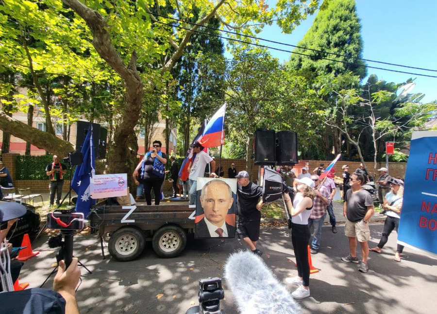 В Австралии прошла акция в поддержку России. Обложка © t.me / AussieCossack
